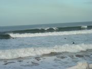 Navegando sobre las olas en San Lorenzo. Gijn, Asturias